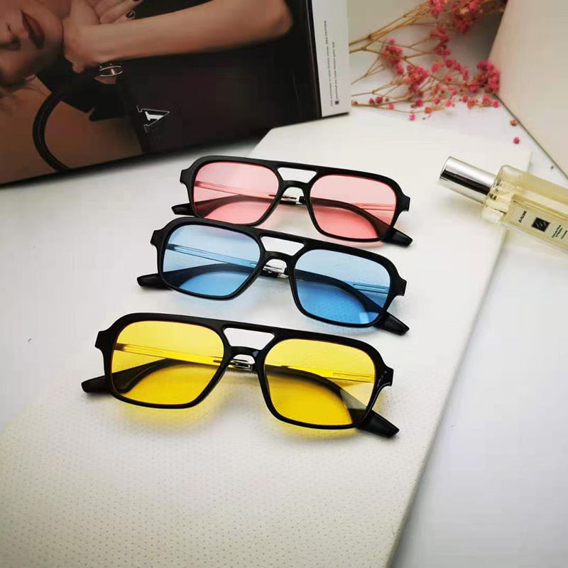 Square Sunglasses in Fashionable Design Bowlift