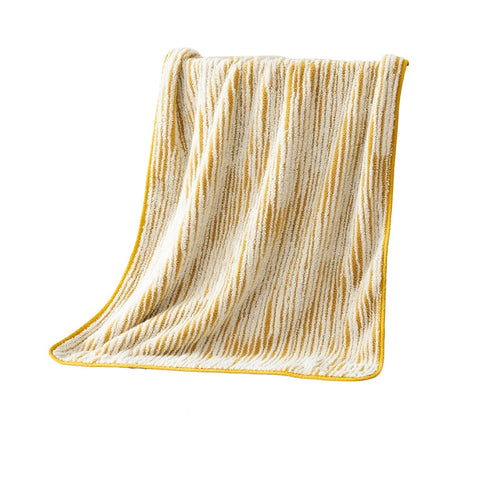 Cozy blanket with modern striped pattern Bowlift