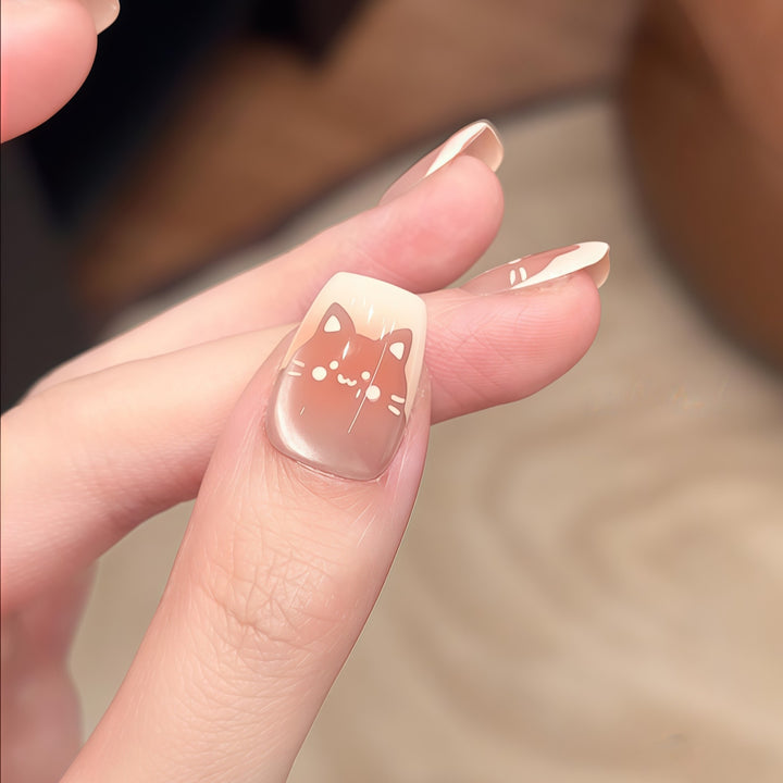 Artificial nails with elegant French design Bowlift