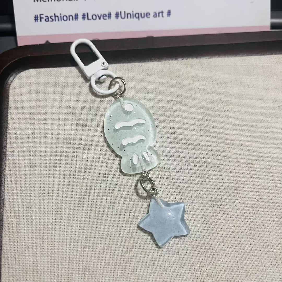 Playful keychain with fish and star motif Bowlift