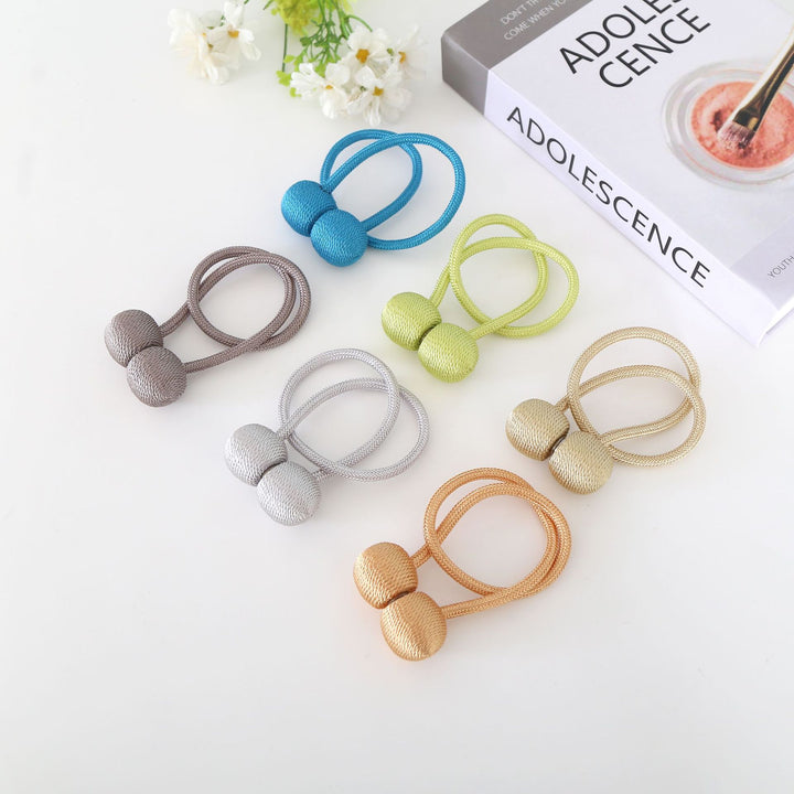 Decorative curtain tieback Bowlift