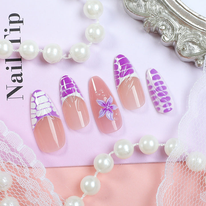 Artful nail tips in modern floral design Bowlift