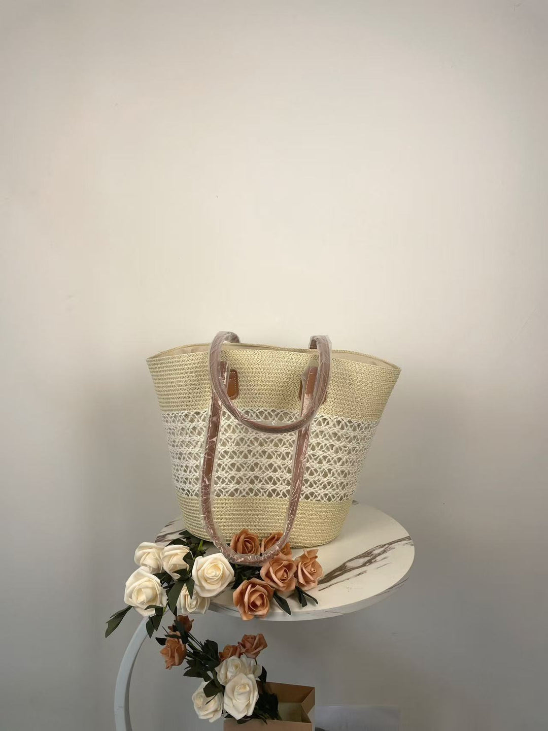 Sun hat with elegant crochet trim Bowlift