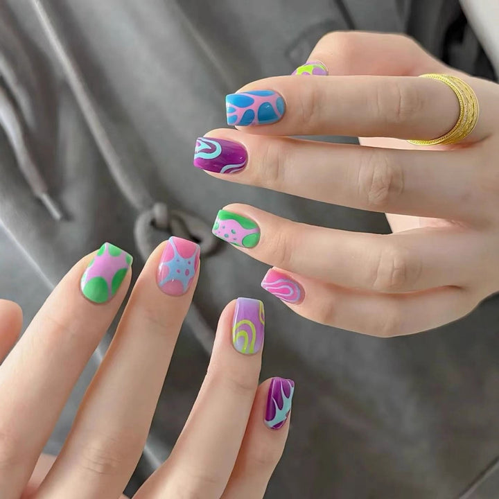 High-gloss artificial nails with rose effect Bowlift