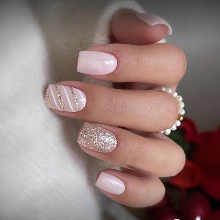 Elegant artificial nails with glitter accents Bowlift