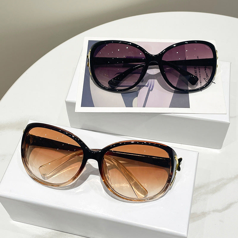 Women Oversized Sunglasses with Fashionable Gradient Design Bowlift