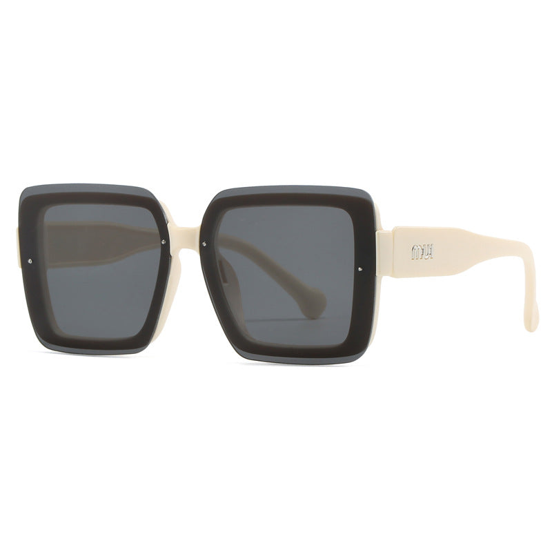Women's oversized sunglasses in urban design Bowlift