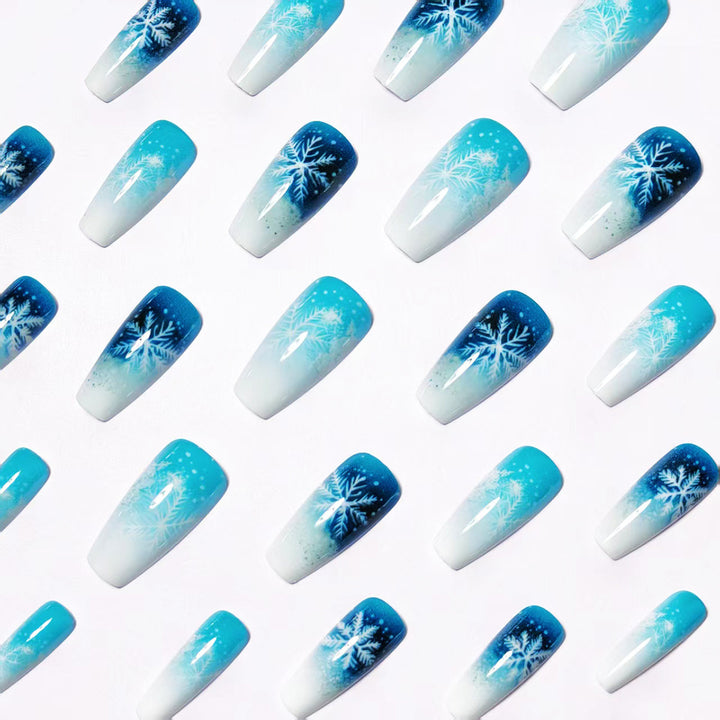 Creative artificial nails with winter snow motif Bowlift