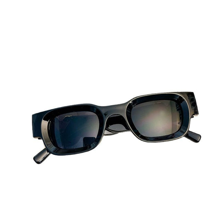 Ladies fashionable sunglasses with a striking design Bowlift