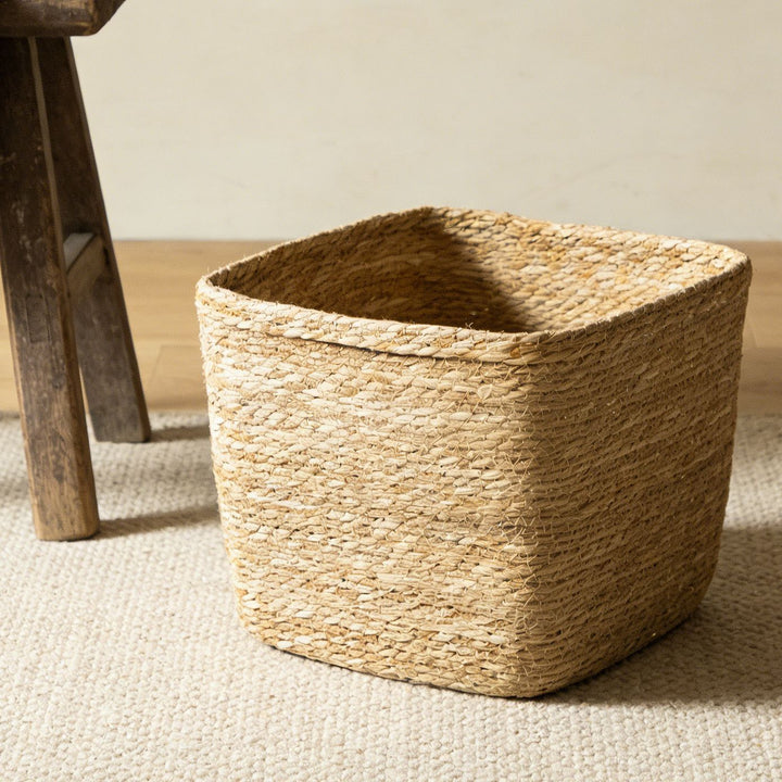 Natural storage basket with woven design Bowlift