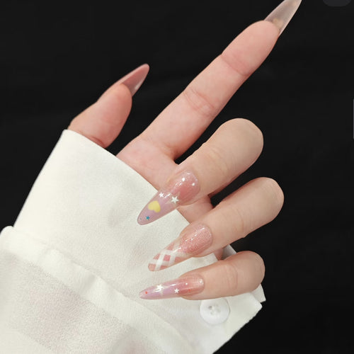Playful art nails with shimmering designs and 3D applications Bowlift