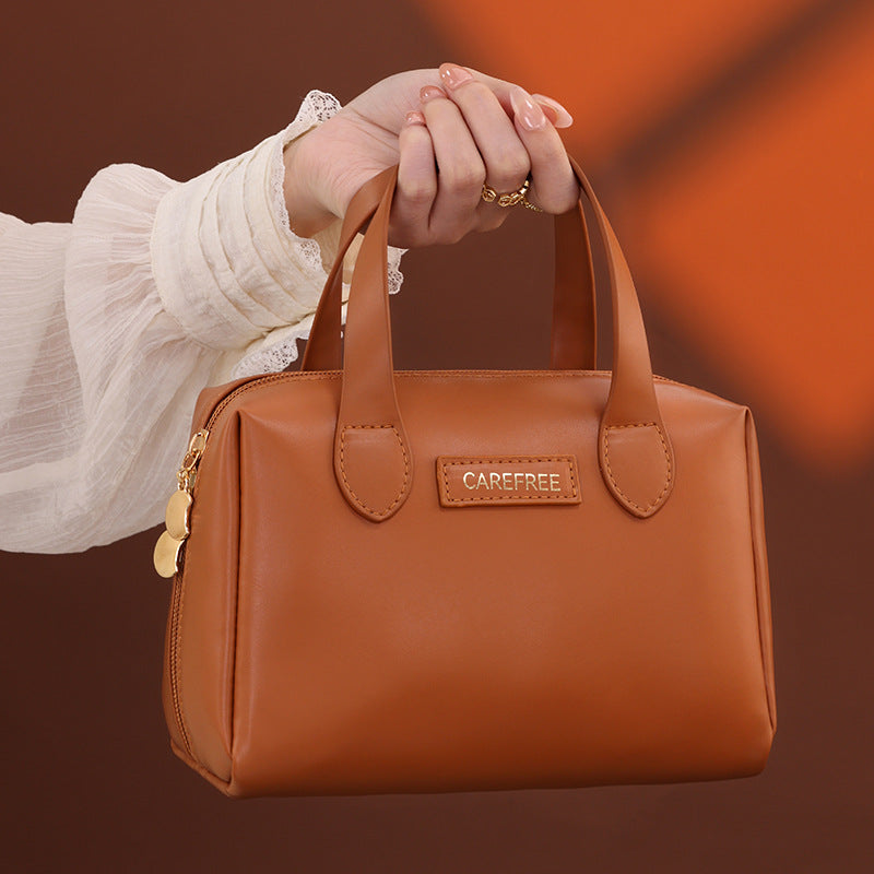 Cosmetic Transport Bag with Elegant Design and Practical Compartments Bowlift