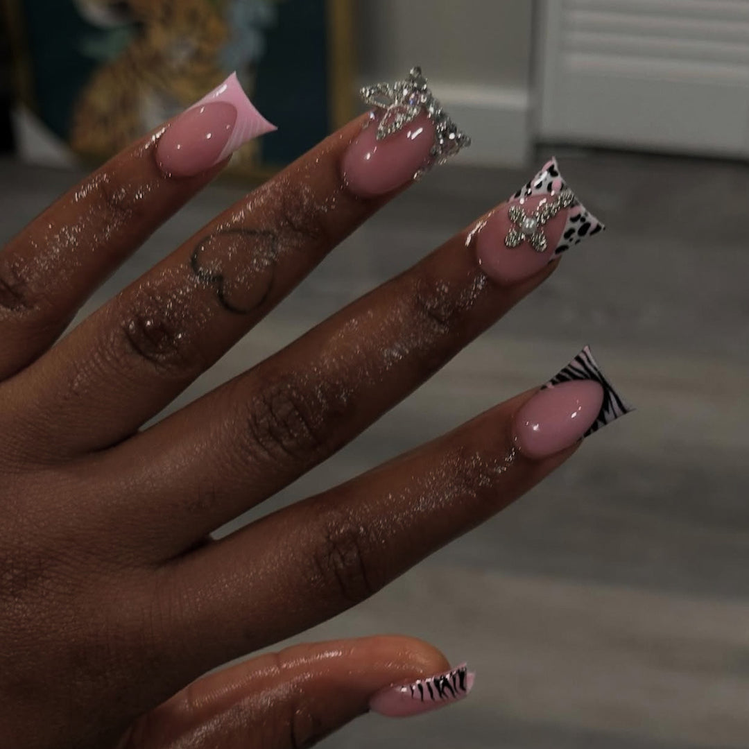 Artistic Press-On Nail Extensions Bowlift
