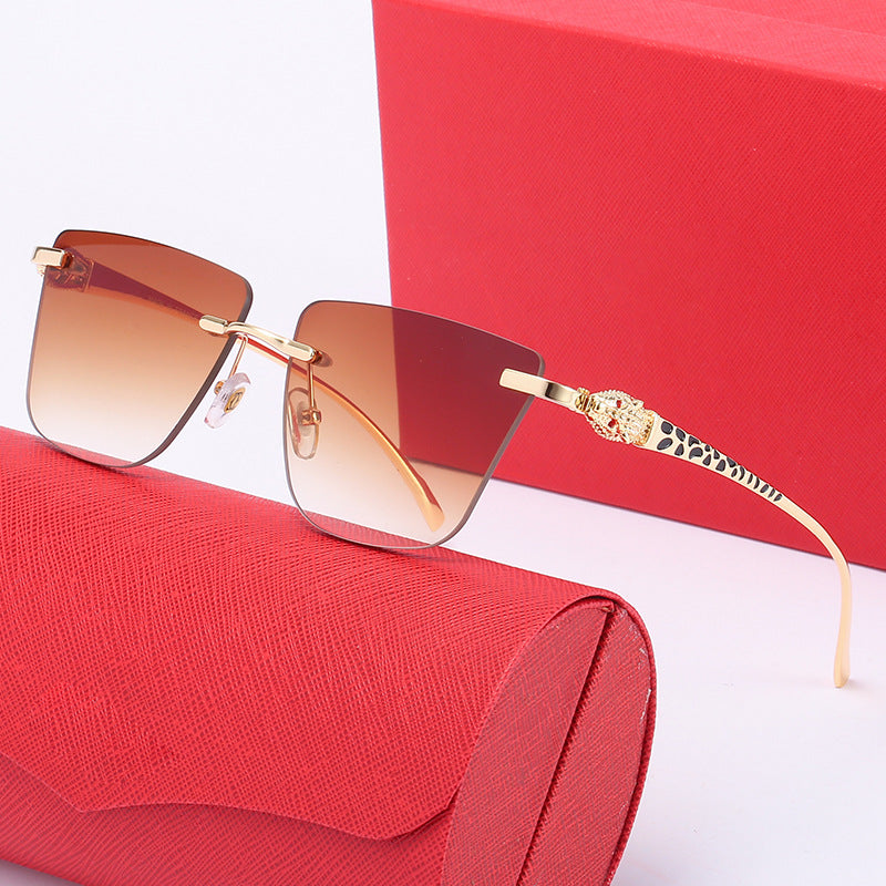 Women's Geometric Sunglasses with Elegant Gold-Colored Detail Bowlift
