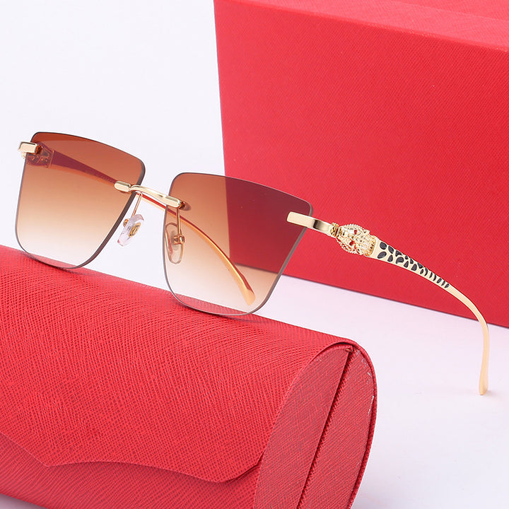 Women's Geometric Sunglasses with Elegant Gold-Colored Detail Bowlift