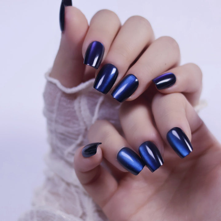 Artificial nails with elegant ombré effect Bowlift