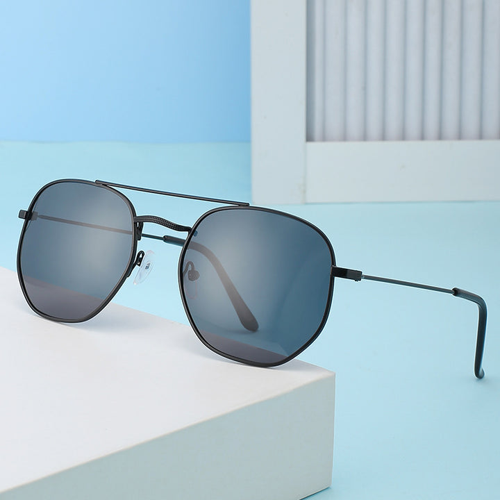 Ladies sunglasses with oval frame and protective gradient lens Bowlift