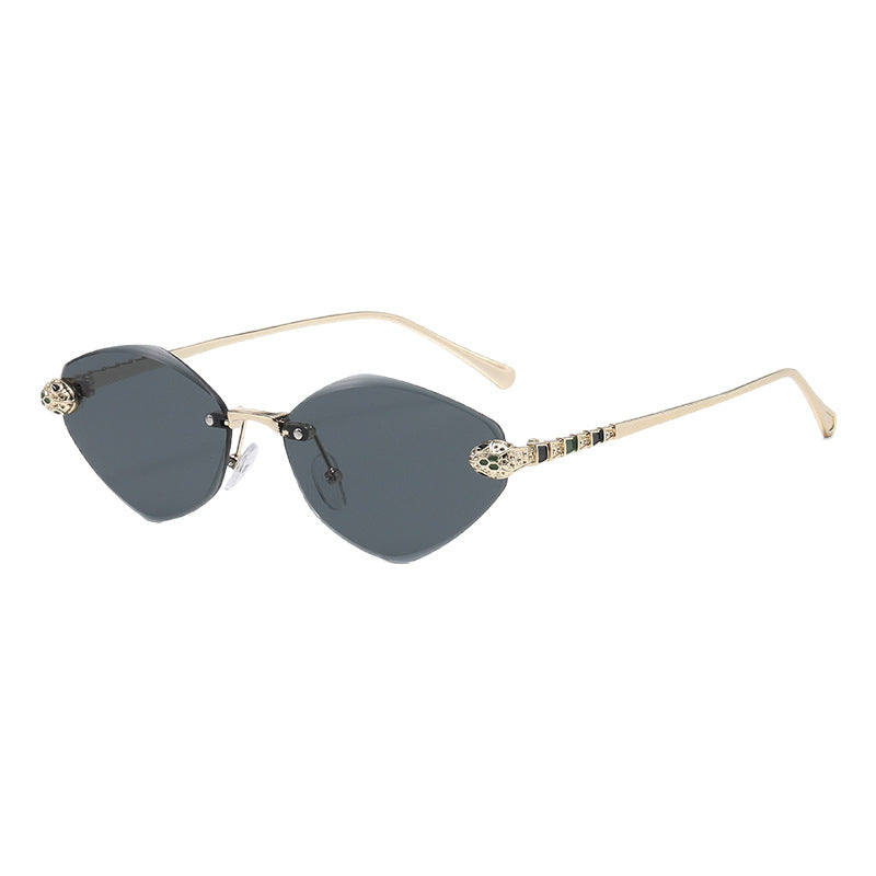 Women's Cat-Eye Sunglasses with Luxurious Jewelry Frame Bowlift