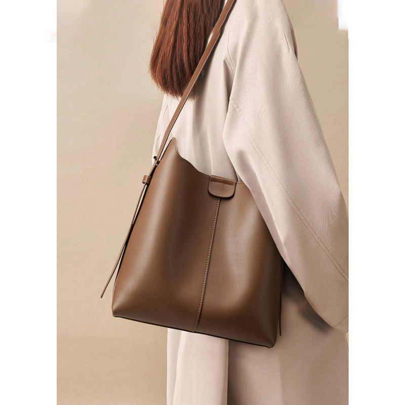 Elegant Structured Shoulder Bag Bowlift