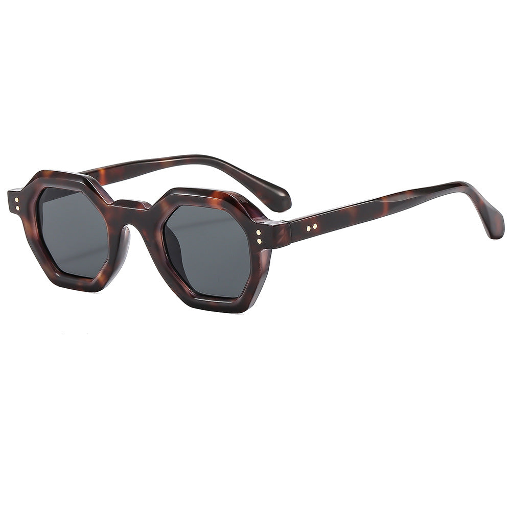 Women’s geometric sunglasses with distinctive design and protective UV filter Bowlift