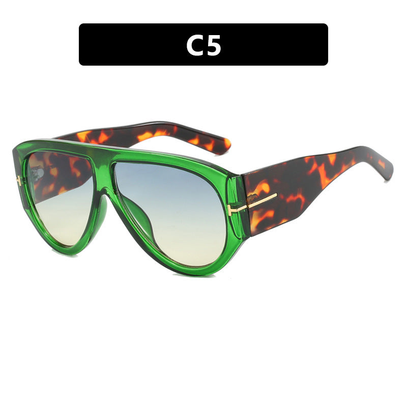 Women Designer Sunglasses in Elegant Retro Design with Wide Frame Bowlift