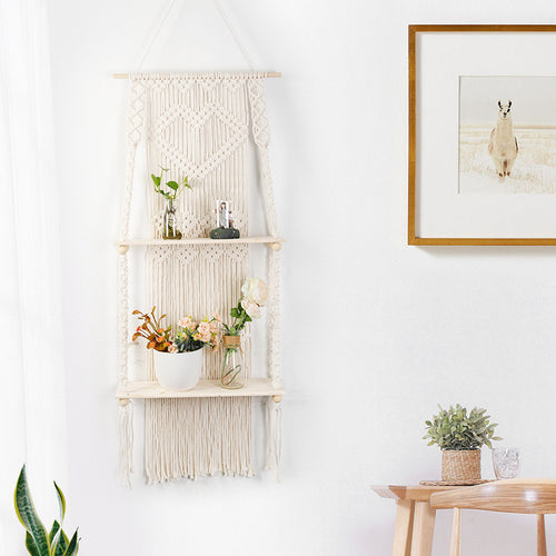Macrame shelf with heart design Bowlift