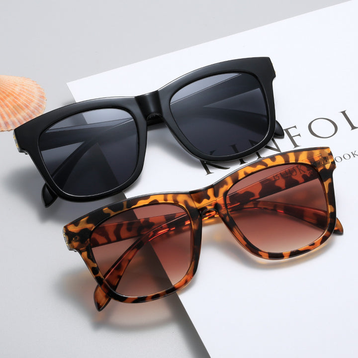 Ladies fashionable sunglasses in contemporary design Bowlift