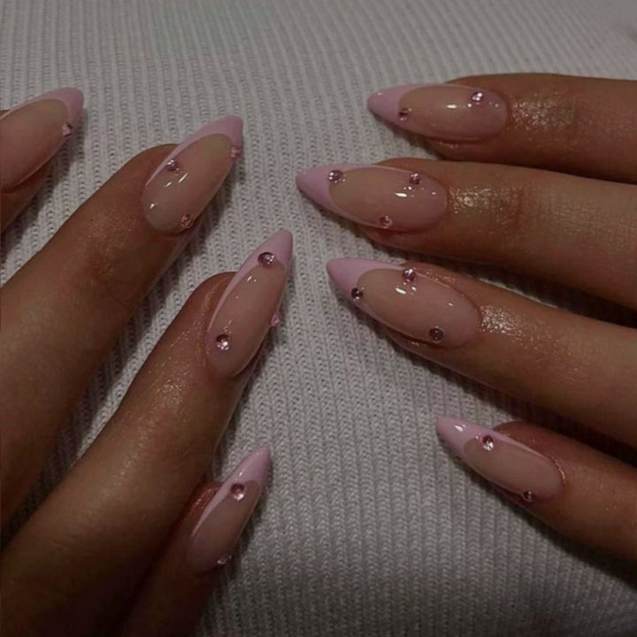 Artificial nail set with elegant glitter accents Bowlift