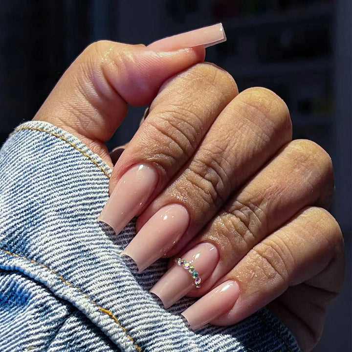 Elegant and stylish artificial nails Bowlift