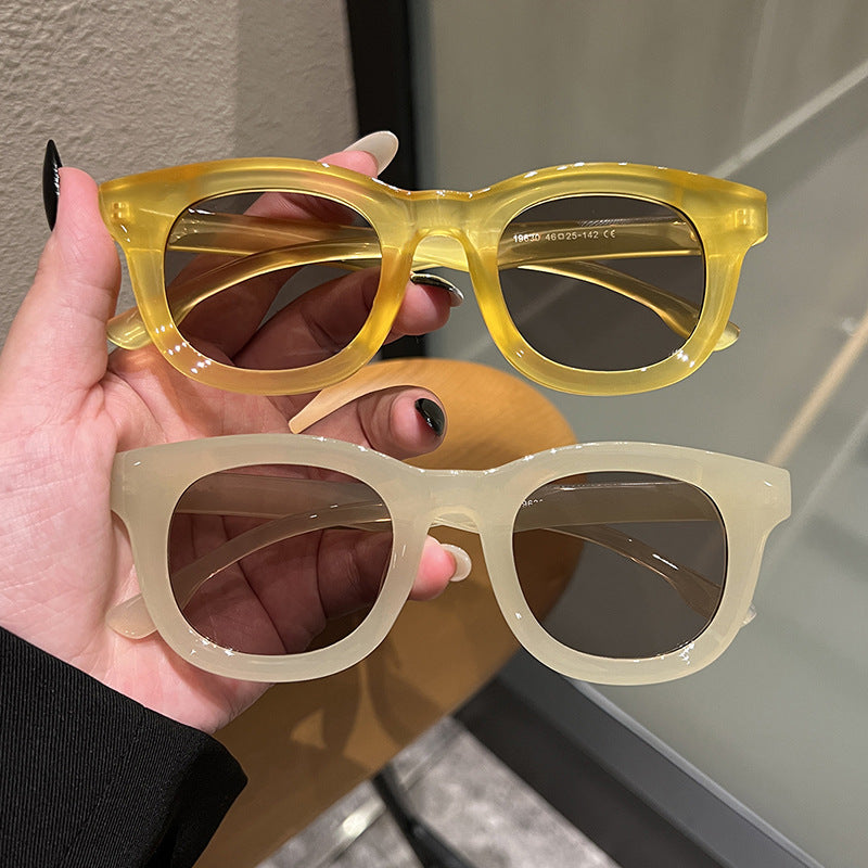 Women's trendy oversized sunglasses with distinctive design Bowlift