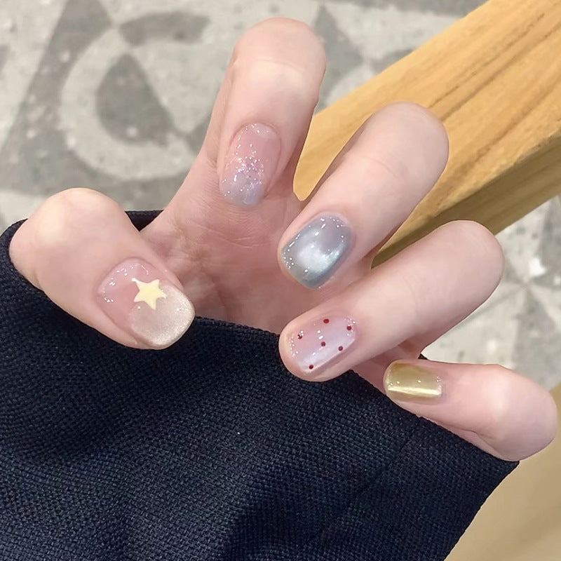 Elegant Press-On Nail Tips with Gold Accents Bowlift