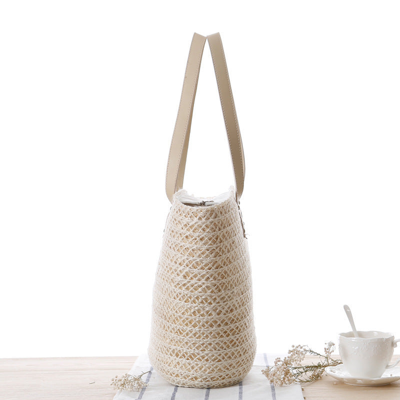 Straw bag with stylish knot closure Bowlift