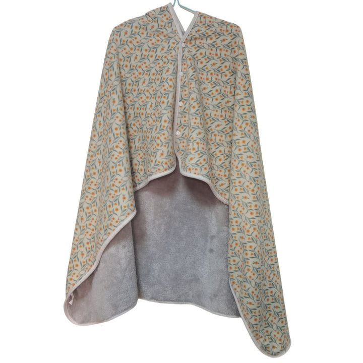 Women's stylish throw blanket with button closure Bowlift