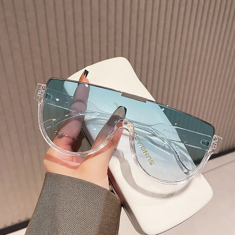 Women's Sporty Protective Goggles with Futuristic Design Bowlift