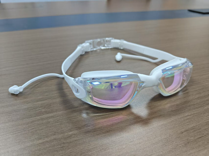 Swim goggles with UV protection and anti-fog Bowlift