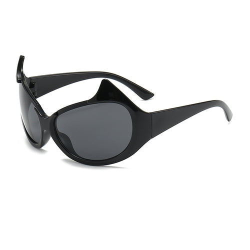 Women's extravagant fashionable sunglasses with striking curved frames Bowlift