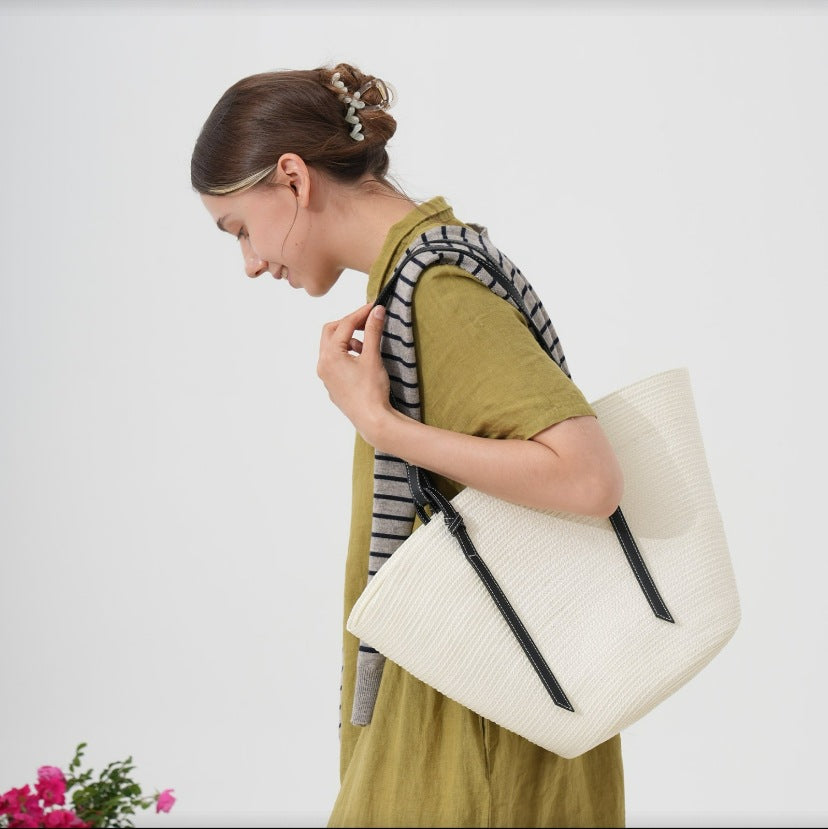 Tote bag in modern material mix Bowlift