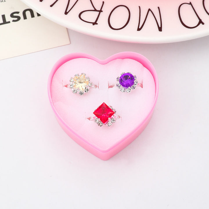 Elegant jewelry ring with sparkling gemstone Bowlift