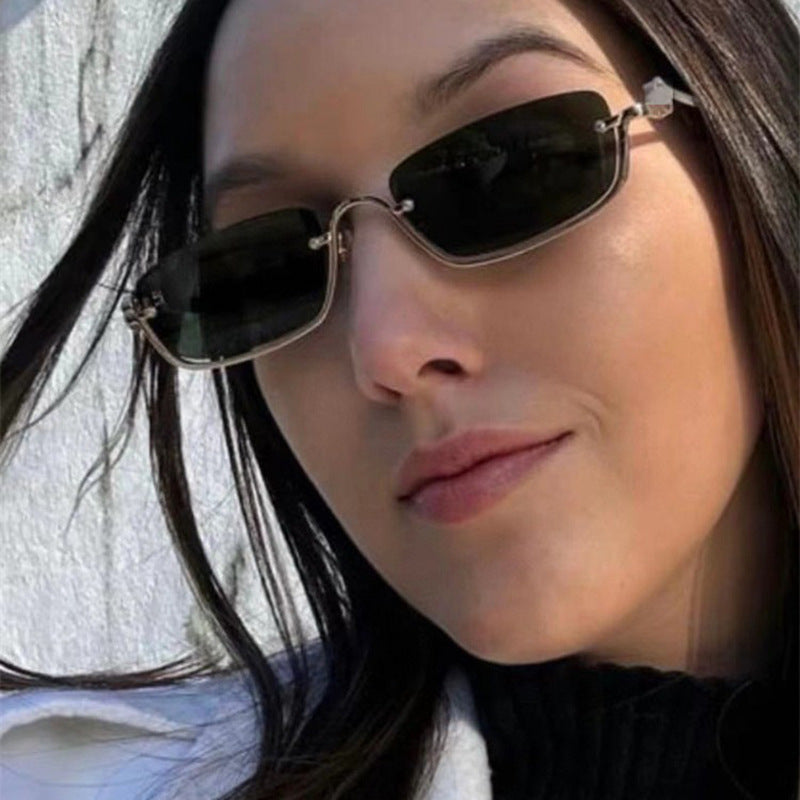 Women square sunglasses with elegant metal frame Bowlift