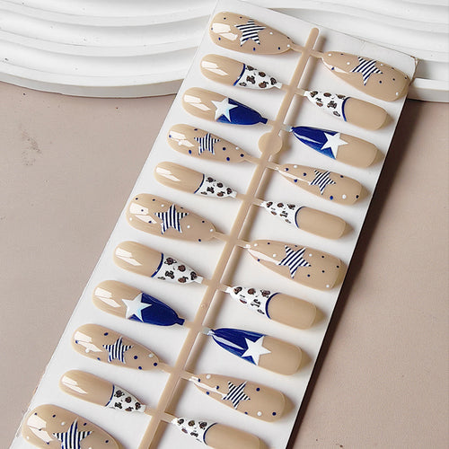 Artificial nails in creative star design Bowlift