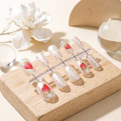 Artificial nails with strawberry design Bowlift