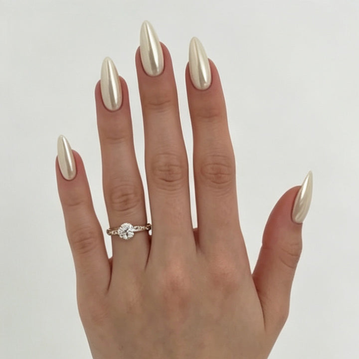 Trendy and Shiny Artificial Nails Bowlift