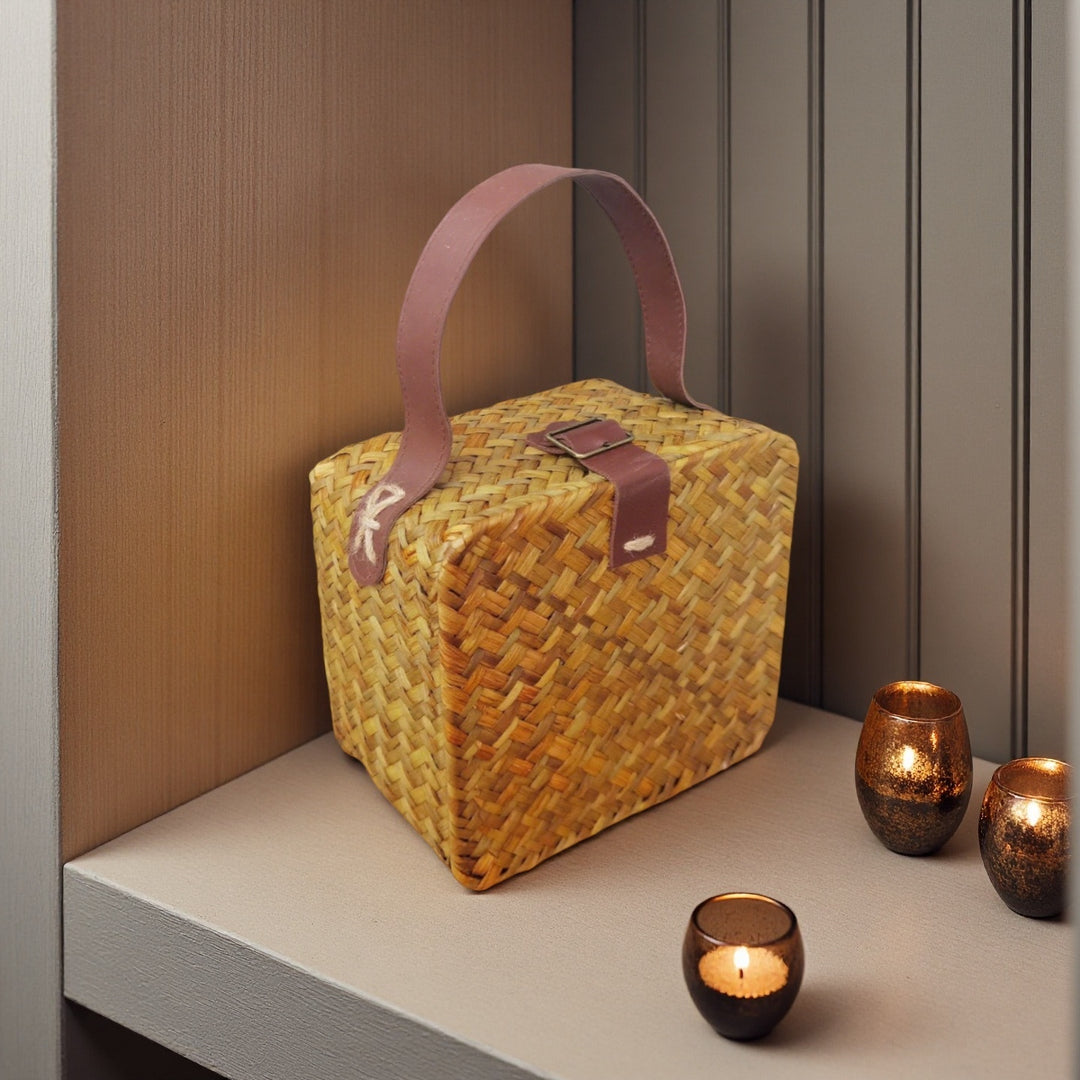 Women's handwoven basket with leather handle Bowlift