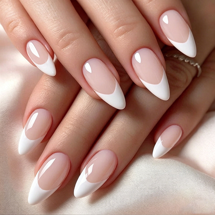 Stylish artificial nails with elegant tips Bowlift