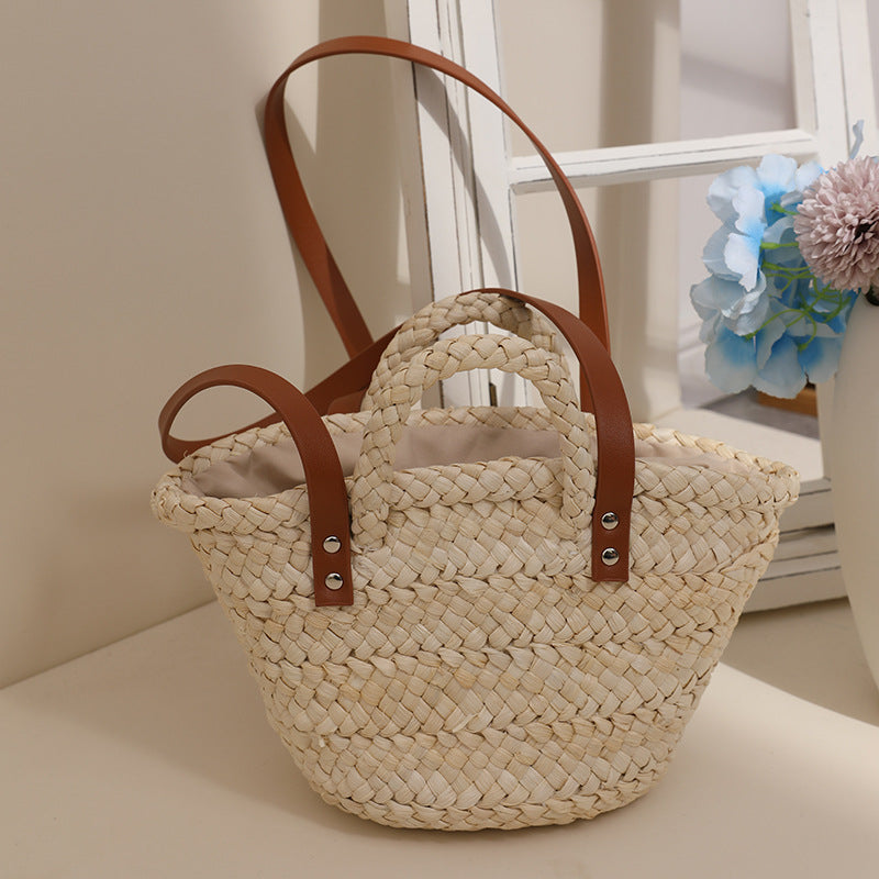 Handcrafted straw bag with sturdy leather handles Bowlift