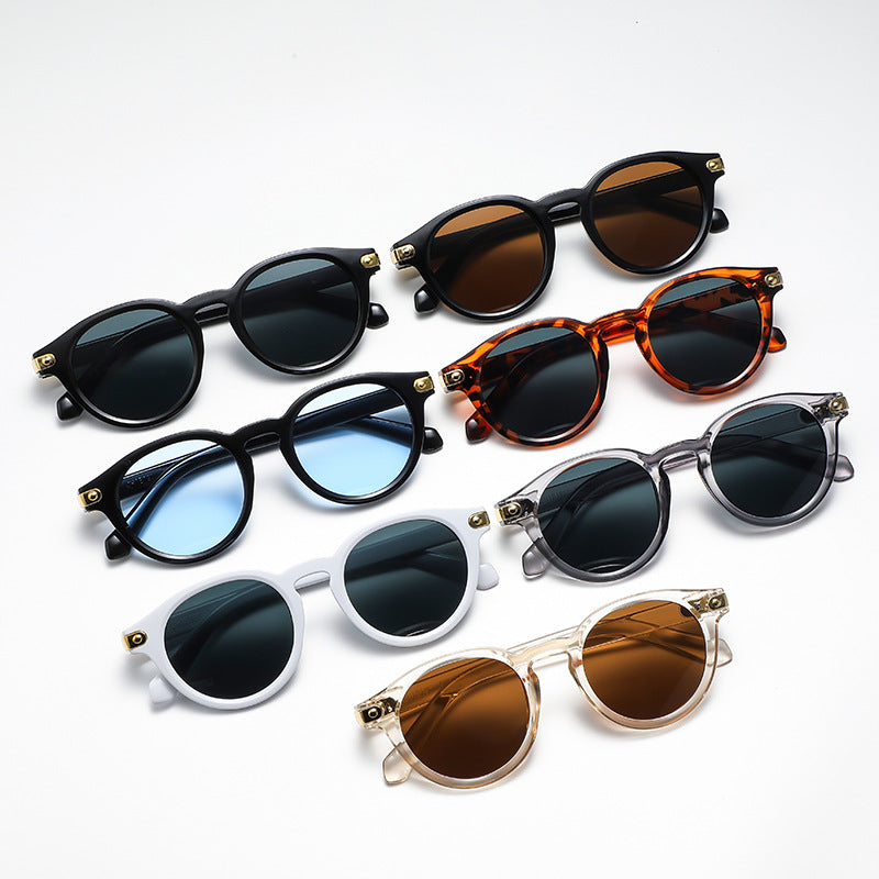 Ladies fashionable sunglasses with transparent frame and sturdy lenses Bowlift