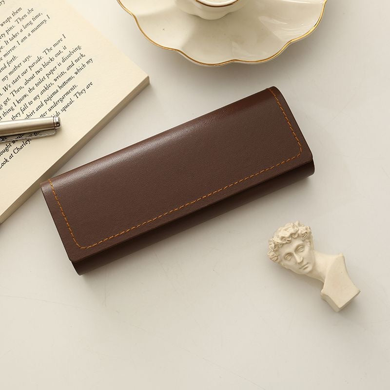 Elegant glasses case made of premium leather Bowlift