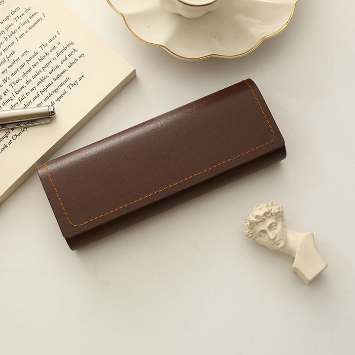 Elegant glasses case made of premium leather Bowlift