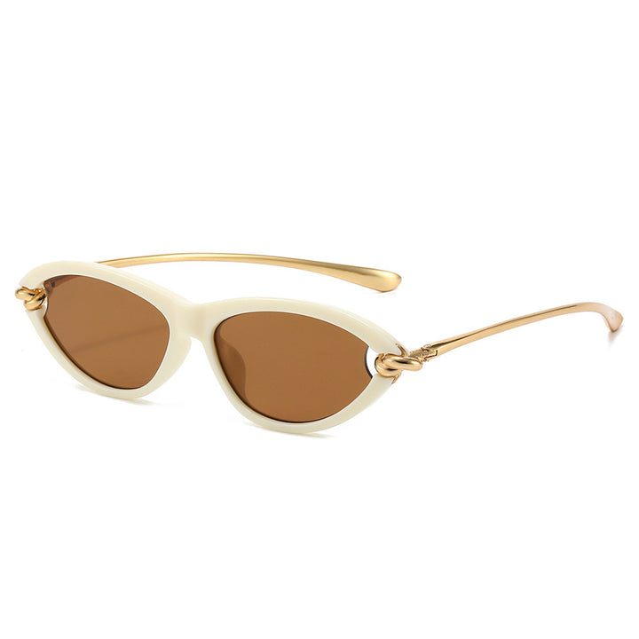 Chic Cat-Eye Sunglasses with Gold Accents Bowlift