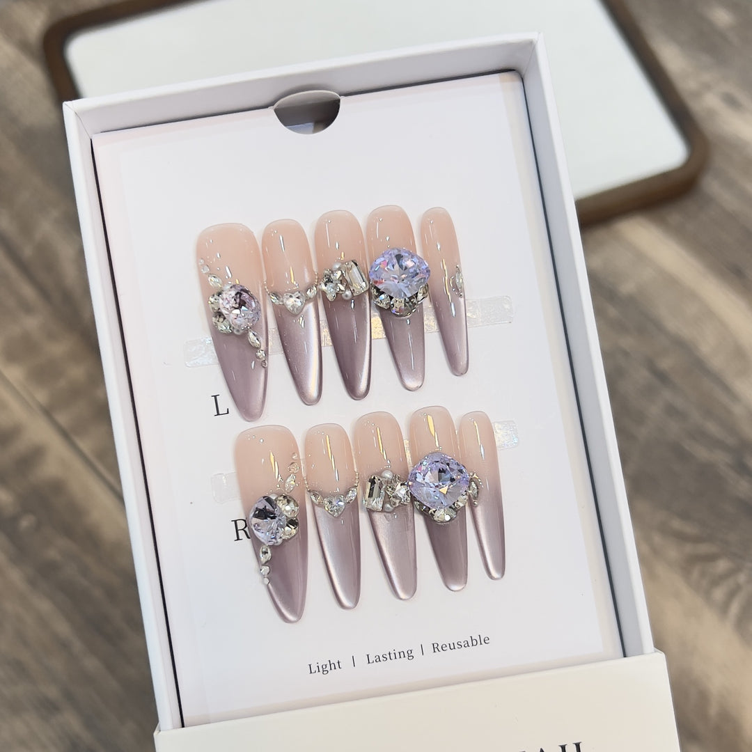 Glamorous Press-On Nail Art Set Bowlift